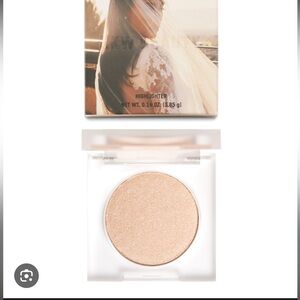 KKW beauty Forever highlighter